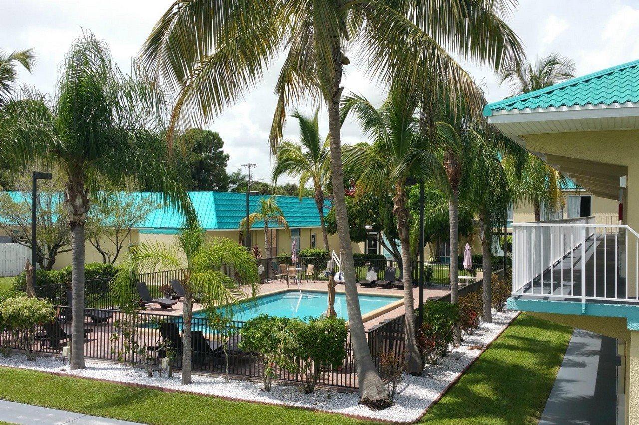 Days Inn By Wyndham Fort Pierce Midtown Екстер'єр фото