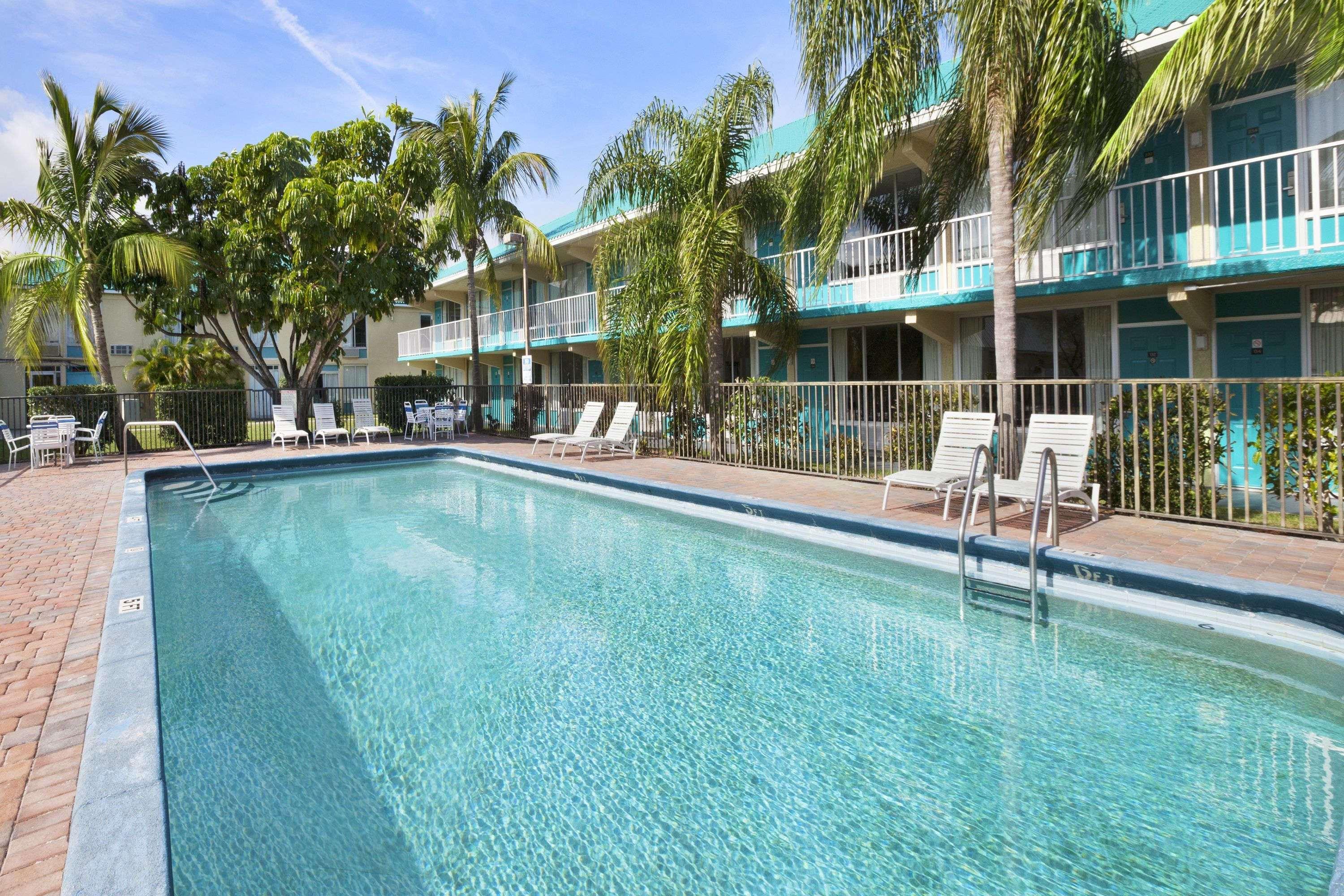 Days Inn By Wyndham Fort Pierce Midtown Екстер'єр фото