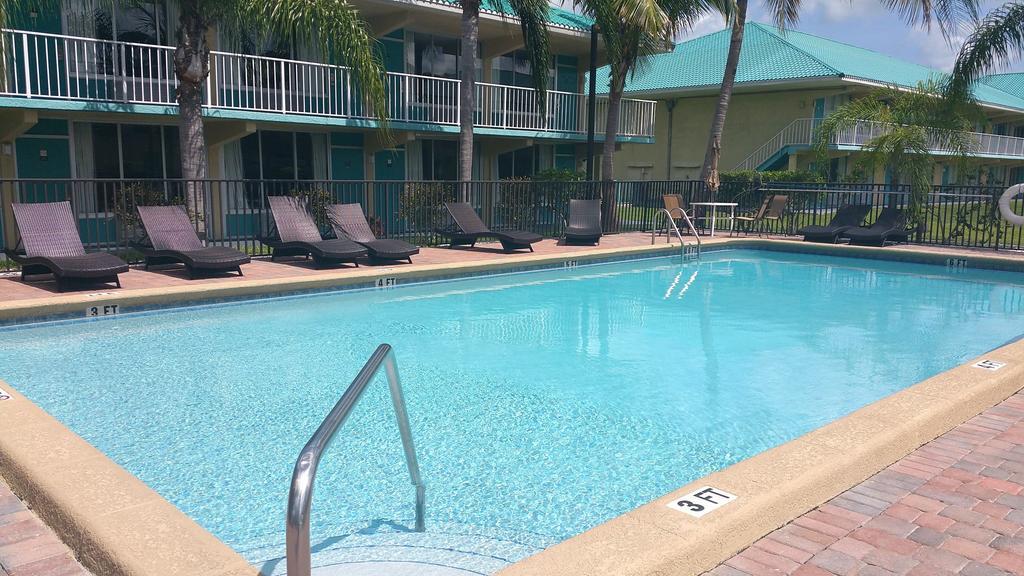 Days Inn By Wyndham Fort Pierce Midtown Екстер'єр фото
