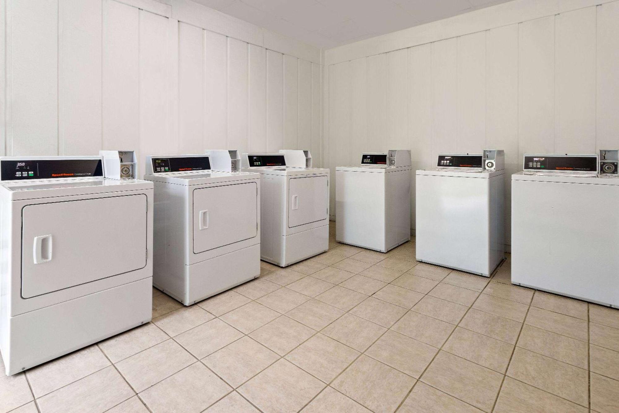 Days Inn By Wyndham Fort Pierce Midtown Екстер'єр фото