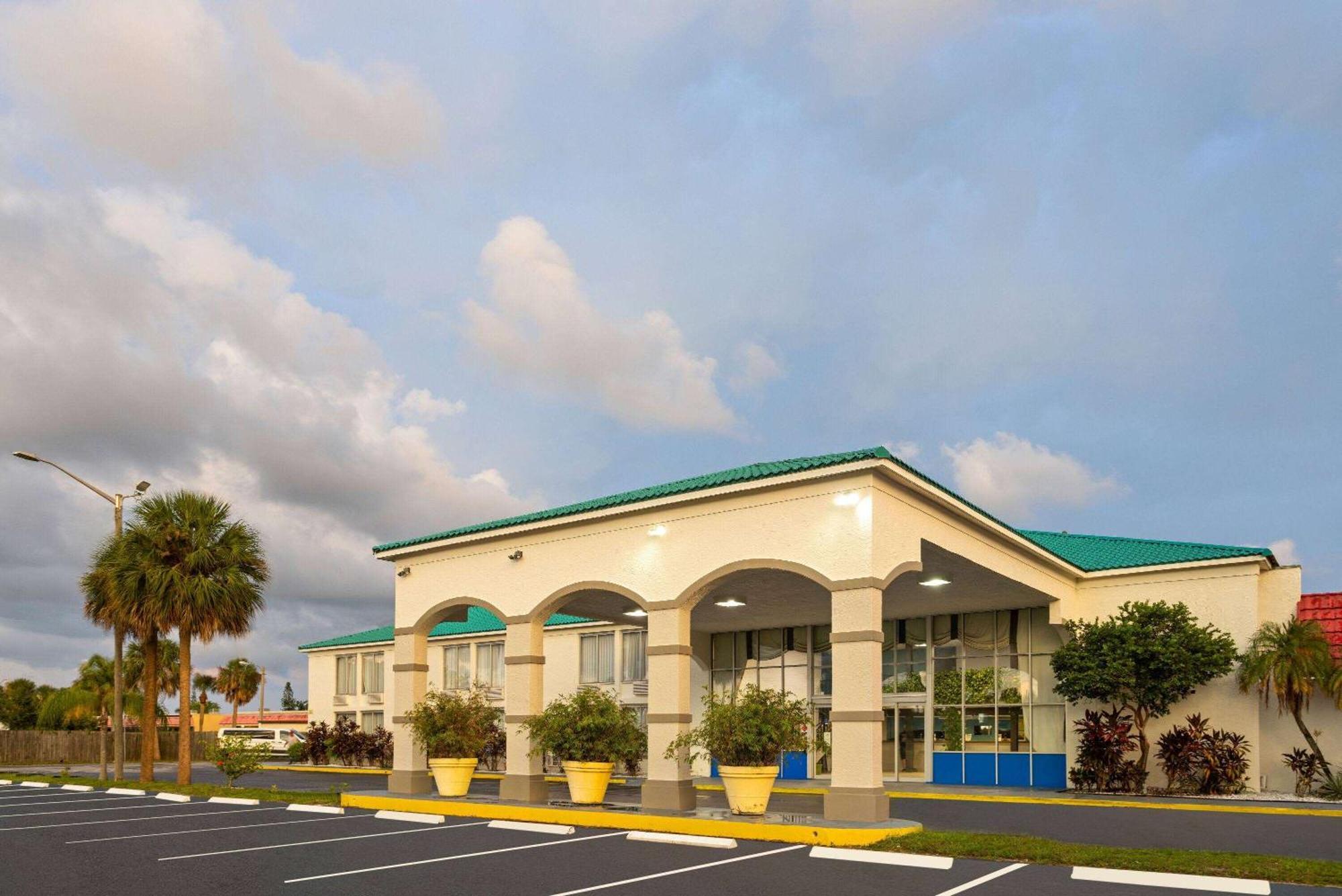 Days Inn By Wyndham Fort Pierce Midtown Екстер'єр фото