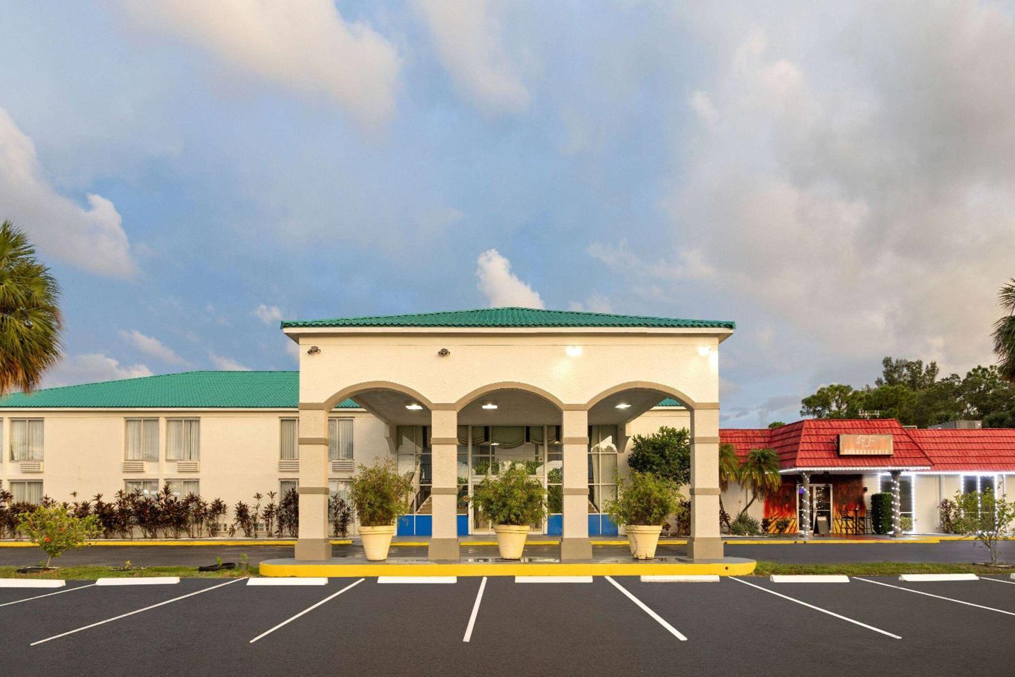 Days Inn By Wyndham Fort Pierce Midtown Екстер'єр фото