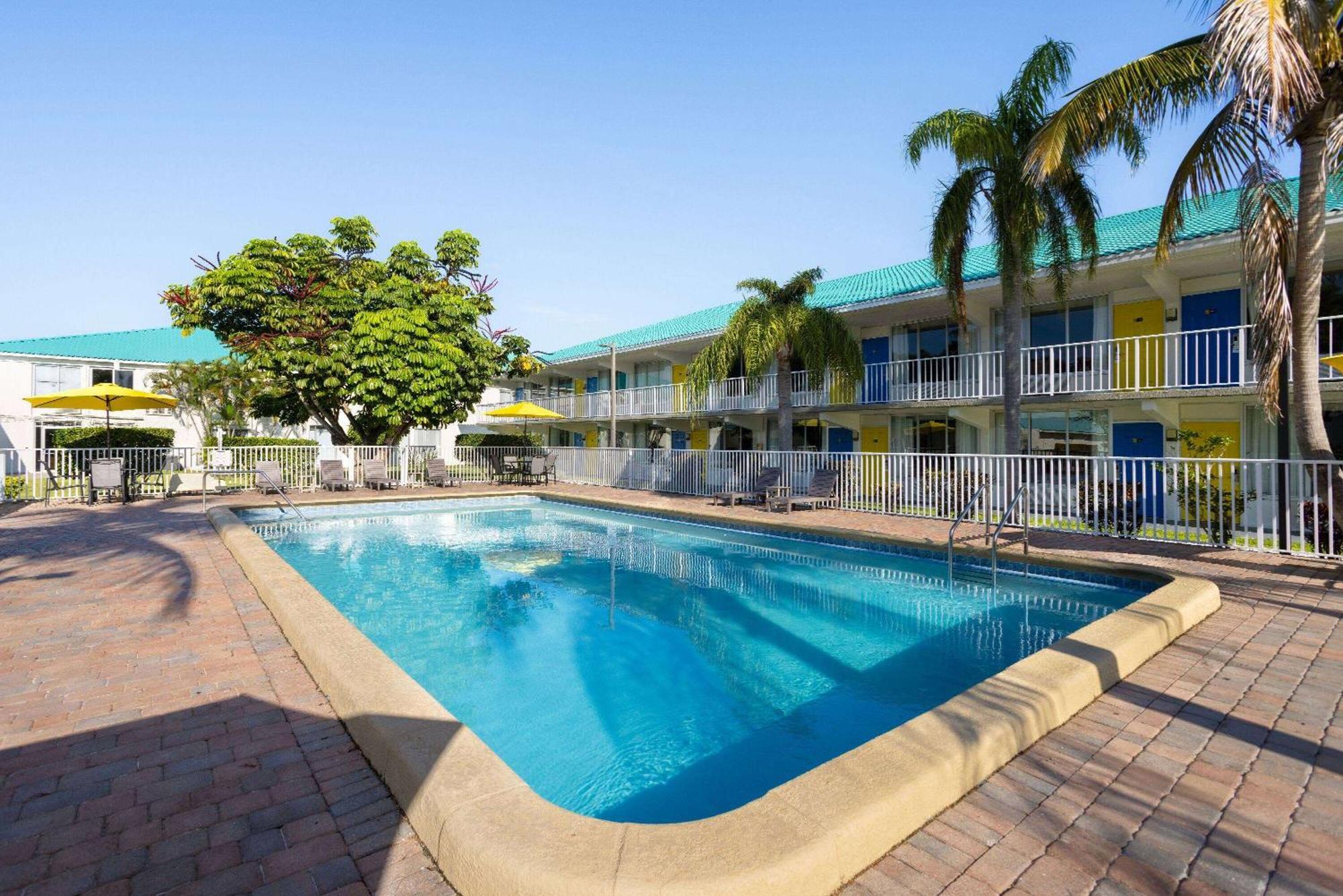 Days Inn By Wyndham Fort Pierce Midtown Екстер'єр фото