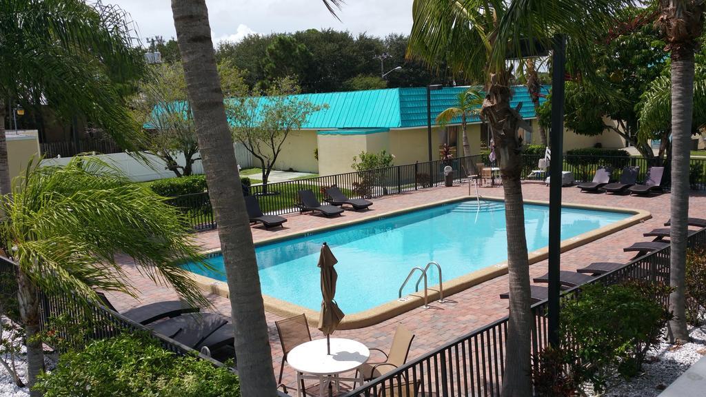 Days Inn By Wyndham Fort Pierce Midtown Екстер'єр фото